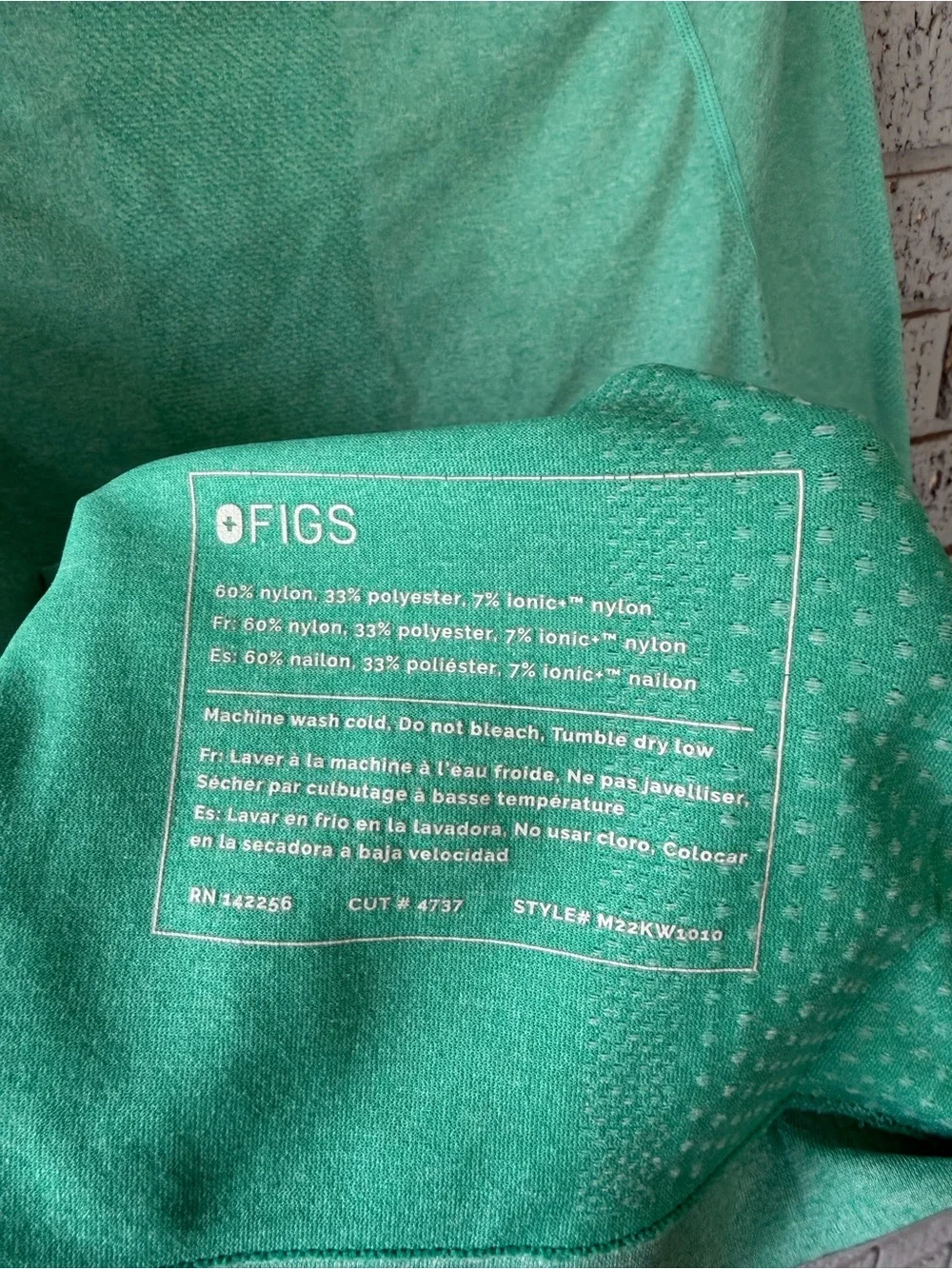 Figs Makato Seamless Longsleeve Underscrub Surgical Green Mint Men’s Small